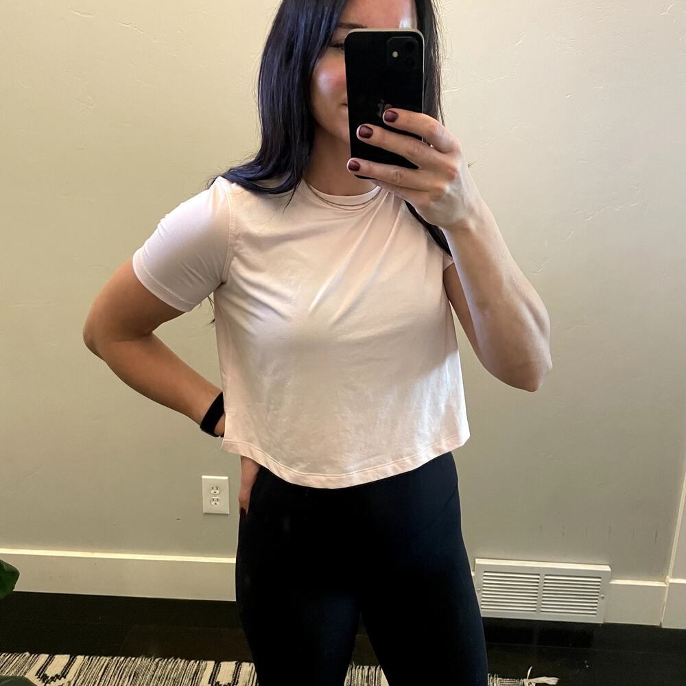 Lululemon Ultralight Waist-Length T-Shirt Strawberry Milkshake Crop Tee Size 4